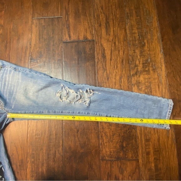 AMERICAN EAGLE Boy Friend Jean Ripped & Destroyed Light Wash Jeans - Picture 10 of 15